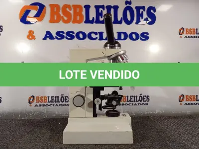 LOTE 032 - 01 MICROSCÓPIO. (NO ESTADO) ATENÇÃO! FAZER A VISITAÇÃO ANTES DE ARREMATAR, NÃO SABEMOS SE FUNCIONA. LEILÃO NÃO TEM GARANTIA E NEM DEVOLUÇÃO, SUJEITO A POSSÍVEIS AVARIAS VISÍVEIS/OCULTAS E/OU AUSÊNCIA DE COMPONENTES.