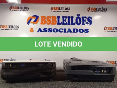 LOTE 052 - 02 PROJETORES MULTIMIDIA MARCAS E MODELOS DIVERSOS. (NO ESTADO) ATENÇÃO! FAZER A VISITAÇÃO ANTES DE ARREMATAR, NÃO SABEMOS SE FUNCIONA. LEILÃO NÃO TEM GARANTIA E NEM DEVOLUÇÃO, SUJEITO A POSSÍVEIS AVARIAS VISÍVEIS/OCULTAS E/OU AUSÊNCIA DE COMPONENTES.
