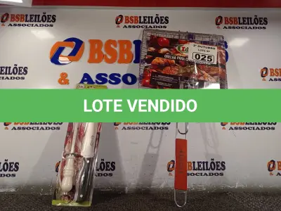 LOTE 025 - 01 KIT CHURRASCO E 01 GRELHA PARA CHURRASQUEIRA. (NO ESTADO) ATENÇÃO! FAZER A VISITAÇÃO ANTES DE ARREMATAR, NÃO SABEMOS SE FUNCIONA. LEILÃO NÃO TEM GARANTIA E NEM DEVOLUÇÃO, SUJEITO A POSSÍVEIS AVARIAS VISÍVEIS/OCULTAS E/OU AUSÊNCIA DE COMPONENTES.
