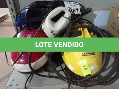 LOTE 067 - 03 ASPIRADORES DE PÓ E 01 BATEDEIRA INCOMPLETA. (NO ESTADO) ATENÇÃO! FAZER A VISITAÇÃO ANTES DE ARREMATAR, NÃO SABEMOS SE FUNCIONA. LEILÃO NÃO TEM GARANTIA E NEM DEVOLUÇÃO, SUJEITO A POSSÍVEIS AVARIAS VISÍVEIS/OCULTAS E/OU AUSÊNCIA DE COMPONENTES.