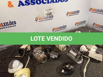 LOTE 145 - 01 LOTE COM VÁRIAS CÂMERAS DE SEGURANÇA MARCAS E MODELOS DIVERSOS. (NO ESTADO) ATENÇÃO! FAZER A VISITAÇÃO ANTES DE ARREMATAR, NÃO SABEMOS SE FUNCIONA. LEILÃO NÃO TEM GARANTIA E NEM DEVOLUÇÃO, SUJEITO A POSSÍVEIS AVARIAS VISÍVEIS/OCULTAS E/OU AUSÊNCIA DE COMPONENTES.