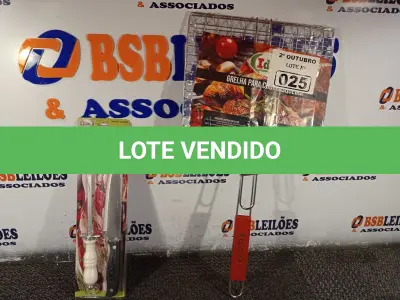 LOTE 025 - 01 KIT CHURRASCO E 01 GRELHA PARA CHURRASQUEIRA. (NO ESTADO) ATENÇÃO! FAZER A VISITAÇÃO ANTES DE ARREMATAR, NÃO SABEMOS SE FUNCIONA. LEILÃO NÃO TEM GARANTIA E NEM DEVOLUÇÃO, SUJEITO A POSSÍVEIS AVARIAS VISÍVEIS/OCULTAS E/OU AUSÊNCIA DE COMPONENTES.