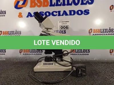 LOTE 006 - 01 MICROSCÓPIO. (NO ESTADO) ATENÇÃO! FAZER A VISITAÇÃO ANTES DE ARREMATAR, NÃO SABEMOS SE FUNCIONA. LEILÃO NÃO TEM GARANTIA E NEM DEVOLUÇÃO, SUJEITO A POSSÍVEIS AVARIAS VISÍVEIS/OCULTAS E/OU AUSÊNCIA DE COMPONENTES.