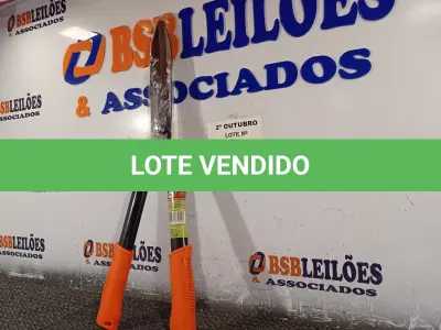 LOTE 051 - 01 TESOURA PARA JARDINAGEM COM CABO EMBORRACHADO. (NO ESTADO) ATENÇÃO! FAZER A VISITAÇÃO ANTES DE ARREMATAR, NÃO SABEMOS SE FUNCIONA. LEILÃO NÃO TEM GARANTIA E NEM DEVOLUÇÃO, SUJEITO A POSSÍVEIS AVARIAS VISÍVEIS/OCULTAS E/OU AUSÊNCIA DE COMPONENTES.