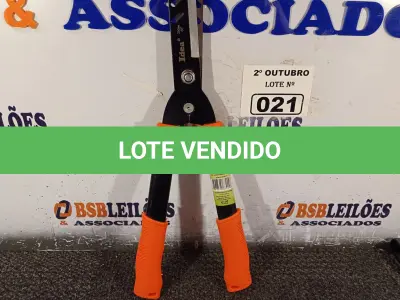 LOTE 021 - 01 TESOURA PARA JARDINAGEM COM CABO EMBORRACHADO. (NO ESTADO) ATENÇÃO! FAZER A VISITAÇÃO ANTES DE ARREMATAR, NÃO SABEMOS SE FUNCIONA. LEILÃO NÃO TEM GARANTIA E NEM DEVOLUÇÃO, SUJEITO A POSSÍVEIS AVARIAS VISÍVEIS/OCULTAS E/OU AUSÊNCIA DE COMPONENTES.
