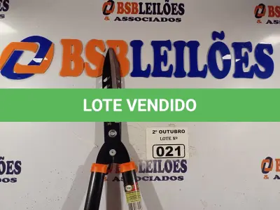 LOTE 021 - 01 TESOURA PARA JARDINAGEM COM CABO EMBORRACHADO. (NO ESTADO) ATENÇÃO! FAZER A VISITAÇÃO ANTES DE ARREMATAR, NÃO SABEMOS SE FUNCIONA. LEILÃO NÃO TEM GARANTIA E NEM DEVOLUÇÃO, SUJEITO A POSSÍVEIS AVARIAS VISÍVEIS/OCULTAS E/OU AUSÊNCIA DE COMPONENTES.
