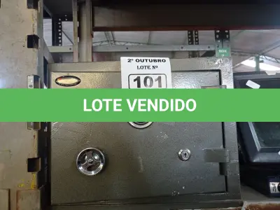 LOTE 101 - 01 COFRE DE PAREDE. (NO ESTADO) ATENÇÃO! FAZER A VISITAÇÃO ANTES DE ARREMATAR, NÃO SABEMOS SE FUNCIONA. LEILÃO NÃO TEM GARANTIA E NEM DEVOLUÇÃO, SUJEITO A POSSÍVEIS AVARIAS VISÍVEIS/OCULTAS E/OU AUSÊNCIA DE COMPONENTES.
