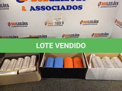 LOTE 123 - 01 LOTE COM VÁRIOS CAPACITORES MARCAS E MODELOS DIVERSOS. (NO ESTADO) ATENÇÃO! FAZER A VISITAÇÃO ANTES DE ARREMATAR, NÃO SABEMOS SE FUNCIONA. LEILÃO NÃO TEM GARANTIA E NEM DEVOLUÇÃO, SUJEITO A POSSÍVEIS AVARIAS VISÍVEIS/OCULTAS E/OU AUSÊNCIA DE COMPONENTES.