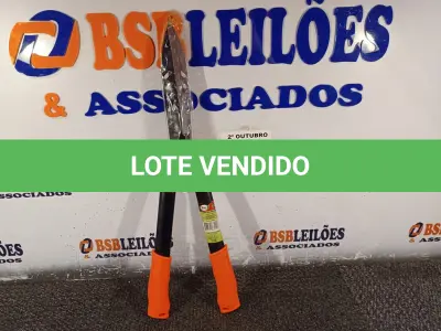 LOTE 051 - 01 TESOURA PARA JARDINAGEM COM CABO EMBORRACHADO. (NO ESTADO) ATENÇÃO! FAZER A VISITAÇÃO ANTES DE ARREMATAR, NÃO SABEMOS SE FUNCIONA. LEILÃO NÃO TEM GARANTIA E NEM DEVOLUÇÃO, SUJEITO A POSSÍVEIS AVARIAS VISÍVEIS/OCULTAS E/OU AUSÊNCIA DE COMPONENTES.