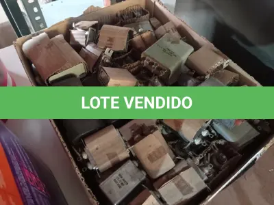 LOTE 077 - 01 LOTE COM VÁRIOS CAPACITORES ANTIGOS MARCAS E MODELOS DIVERSOS. (NO ESTADO) ATENÇÃO! FAZER A VISITAÇÃO ANTES DE ARREMATAR, NÃO SABEMOS SE FUNCIONA. LEILÃO NÃO TEM GARANTIA E NEM DEVOLUÇÃO, SUJEITO A POSSÍVEIS AVARIAS VISÍVEIS/OCULTAS E/OU AUSÊNCIA DE COMPONENTES.