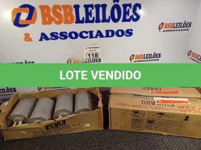LOTE 118 - 01 LOTE COM VÁRIOS CAPACITORES ANTIGOS MARCAS E MODELOS DIVERSOS. (NO ESTADO) ATENÇÃO! FAZER A VISITAÇÃO ANTES DE ARREMATAR, NÃO SABEMOS SE FUNCIONA. LEILÃO NÃO TEM GARANTIA E NEM DEVOLUÇÃO, SUJEITO A POSSÍVEIS AVARIAS VISÍVEIS/OCULTAS E/OU AUSÊNCIA DE COMPONENTES.