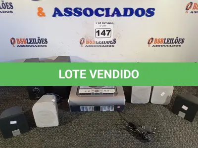 LOTE 147 - 01 APARELHO E VÁRIAS CAIXINHAS DE SOM. (NO ESTADO) ATENÇÃO! FAZER A VISITAÇÃO ANTES DE ARREMATAR, NÃO SABEMOS SE FUNCIONA. LEILÃO NÃO TEM GARANTIA E NEM DEVOLUÇÃO, SUJEITO A POSSÍVEIS AVARIAS VISÍVEIS/OCULTAS E/OU AUSÊNCIA DE COMPONENTES.