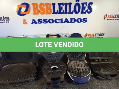 LOTE 148 - 01 GEORGE FOREMAN, 01 SANDUICHEIRA, 01 MÁQUINA DE FAZER DONUTS E 01 MÁQUINA DE FAZE WAFFLE. (NO ESTADO) ATENÇÃO! FAZER A VISITAÇÃO ANTES DE ARREMATAR, NÃO SABEMOS SE FUNCIONA. LEILÃO NÃO TEM GARANTIA E NEM DEVOLUÇÃO, SUJEITO A POSSÍVEIS AVARIAS VISÍVEIS/OCULTAS E/OU AUSÊNCIA DE COMPONENTES.
