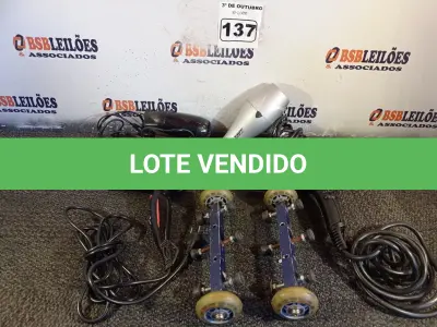 LOTE 137 - 02 EIXOS EM ALUMÍNIO COM RODINHAS EMBORRACHADAS E 04 SECADORES DE CABELO MARCAS E MODELOS DIVERSOS. (NO ESTADO) ATENÇÃO! FAZER A VISITAÇÃO ANTES DE ARREMATAR, NÃO SABEMOS SE FUNCIONA. LEILÃO NÃO TEM GARANTIA E NEM DEVOLUÇÃO, SUJEITO A POSSÍVEIS AVARIAS VISÍVEIS/OCULTAS E/OU AUSÊNCIA DE COMPONENTES.