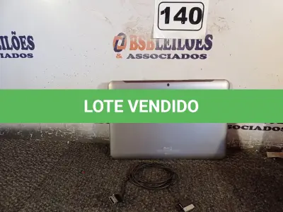 LOTE 140 - 01 TABLET SAMSUNG COM CABO. (NO ESTADO) ATENÇÃO! FAZER A VISITAÇÃO ANTES DE ARREMATAR, NÃO SABEMOS SE FUNCIONA. LEILÃO NÃO TEM GARANTIA E NEM DEVOLUÇÃO, SUJEITO A POSSÍVEIS AVARIAS VISÍVEIS/OCULTAS E/OU AUSÊNCIA DE COMPONENTES.