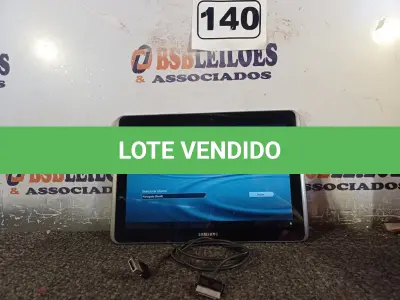 LOTE 140 - 01 TABLET SAMSUNG COM CABO. (NO ESTADO) ATENÇÃO! FAZER A VISITAÇÃO ANTES DE ARREMATAR, NÃO SABEMOS SE FUNCIONA. LEILÃO NÃO TEM GARANTIA E NEM DEVOLUÇÃO, SUJEITO A POSSÍVEIS AVARIAS VISÍVEIS/OCULTAS E/OU AUSÊNCIA DE COMPONENTES.
