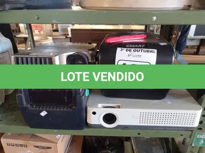 LOTE 126 - 02 PROJETORES MULTIMIDIA E 02 IMPRESSORAS DE ETIQUETA MARCAS E MODELOS DIVERSOS. (NO ESTADO) ATENÇÃO! FAZER A VISITAÇÃO ANTES DE ARREMATAR, NÃO SABEMOS SE FUNCIONA. LEILÃO NÃO TEM GARANTIA E NEM DEVOLUÇÃO, SUJEITO A POSSÍVEIS AVARIAS VISÍVEIS/OCULTAS E/OU AUSÊNCIA DE COMPONENTES.
