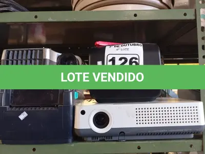 LOTE 126 - 02 PROJETORES MULTIMIDIA E 02 IMPRESSORAS DE ETIQUETA MARCAS E MODELOS DIVERSOS. (NO ESTADO) ATENÇÃO! FAZER A VISITAÇÃO ANTES DE ARREMATAR, NÃO SABEMOS SE FUNCIONA. LEILÃO NÃO TEM GARANTIA E NEM DEVOLUÇÃO, SUJEITO A POSSÍVEIS AVARIAS VISÍVEIS/OCULTAS E/OU AUSÊNCIA DE COMPONENTES.