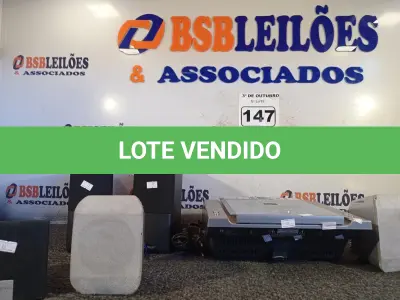 LOTE 147 - 01 APARELHO E VÁRIAS CAIXINHAS DE SOM. (NO ESTADO) ATENÇÃO! FAZER A VISITAÇÃO ANTES DE ARREMATAR, NÃO SABEMOS SE FUNCIONA. LEILÃO NÃO TEM GARANTIA E NEM DEVOLUÇÃO, SUJEITO A POSSÍVEIS AVARIAS VISÍVEIS/OCULTAS E/OU AUSÊNCIA DE COMPONENTES.