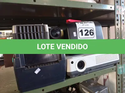 LOTE 126 - 02 PROJETORES MULTIMIDIA E 02 IMPRESSORAS DE ETIQUETA MARCAS E MODELOS DIVERSOS. (NO ESTADO) ATENÇÃO! FAZER A VISITAÇÃO ANTES DE ARREMATAR, NÃO SABEMOS SE FUNCIONA. LEILÃO NÃO TEM GARANTIA E NEM DEVOLUÇÃO, SUJEITO A POSSÍVEIS AVARIAS VISÍVEIS/OCULTAS E/OU AUSÊNCIA DE COMPONENTES.