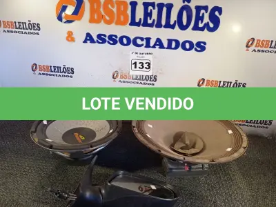 LOTE 133 - 01 RETROVISOR E 02 ALTO-FALANTES MARCAS E MODELOS DIVERSOS. (NO ESTADO) ATENÇÃO! FAZER A VISITAÇÃO ANTES DE ARREMATAR, NÃO SABEMOS SE FUNCIONA. LEILÃO NÃO TEM GARANTIA E NEM DEVOLUÇÃO, SUJEITO A POSSÍVEIS AVARIAS VISÍVEIS/OCULTAS E/OU AUSÊNCIA DE COMPONENTES.