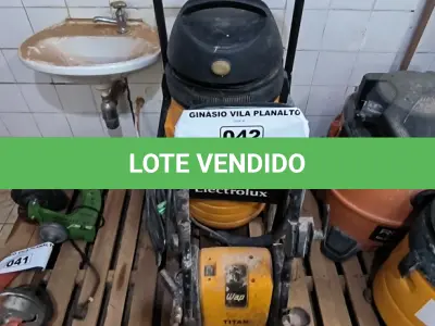 LOTE 042 - 01 ASPIRADOR DE PO ELETROLUX E 01 LAVA JATO WAP TITAN (NO ESTADO, NÃO SABEMOS SE FUNCIONA. LEILÃO NÃO TEM GARANTIA E NEM DEVOLUÇÃO).