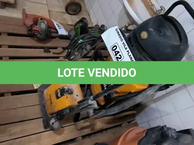 LOTE 042 - 01 ASPIRADOR DE PO ELETROLUX E 01 LAVA JATO WAP TITAN (NO ESTADO, NÃO SABEMOS SE FUNCIONA. LEILÃO NÃO TEM GARANTIA E NEM DEVOLUÇÃO).