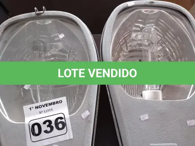 LOTE 036 - 02 LUMINÁRIAS DE PÁTIO. (NO ESTADO) ATENÇÃO! FAZER A VISITAÇÃO ANTES DE ARREMATAR, NÃO SABEMOS SE FUNCIONA. LEILÃO NÃO TEM GARANTIA E NEM DEVOLUÇÃO, SUJEITO A POSSÍVEIS AVARIAS VISÍVEIS/OCULTAS E/OU AUSÊNCIA DE COMPONENTES.