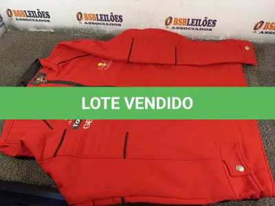 LOTE 021 - 01 JAQUETA TAMANHO “GG”. (NO ESTADO) ATENÇÃO! FAZER A VISITAÇÃO ANTES DE ARREMATAR, NÃO SABEMOS SE FUNCIONA. LEILÃO NÃO TEM GARANTIA E NEM DEVOLUÇÃO, SUJEITO A POSSÍVEIS AVARIAS VISÍVEIS/OCULTAS E/OU AUSÊNCIA DE COMPONENTES.