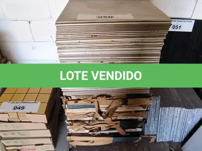 LOTE 050 - 01 LOTE COM PISO 60CM X 60CM MÁRMORE BIANCO (NO ESTADO, NÃO SABEMOS SE FUNCIONA. LEILÃO NÃO TEM GARANTIA E NEM DEVOLUÇÃO).