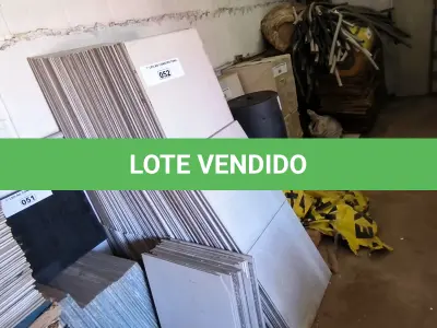 LOTE 052 - 01 LOTE COM PISOS 60CM X 60CM NA COR BRANCA (NO ESTADO, NÃO SABEMOS SE FUNCIONA. LEILÃO NÃO TEM GARANTIA E NEM DEVOLUÇÃO).