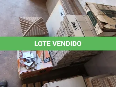 LOTE 044 - 01 LOTE COM PASTILHAS 10CMX10CM NA COR BRANCA (NO ESTADO, NÃO SABEMOS SE FUNCIONA. LEILÃO NÃO TEM GARANTIA E NEM DEVOLUÇÃO).