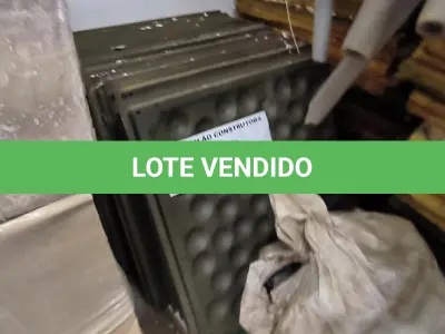 LOTE 057 - 01 LOTE COM PLACAS DE PISO FLUTUANTE (NO ESTADO, NÃO SABEMOS SE FUNCIONA. LEILÃO NÃO TEM GARANTIA E NEM DEVOLUÇÃO).