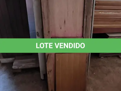 LOTE 034 - 01 LOTE COM PORTAS EM MADEIRA DIVERSAS (NO ESTADO, NÃO SABEMOS SE FUNCIONA. LEILÃO NÃO TEM GARANTIA E NEM DEVOLUÇÃO).