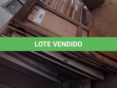 LOTE 034 - 01 LOTE COM PORTAS EM MADEIRA DIVERSAS (NO ESTADO, NÃO SABEMOS SE FUNCIONA. LEILÃO NÃO TEM GARANTIA E NEM DEVOLUÇÃO).