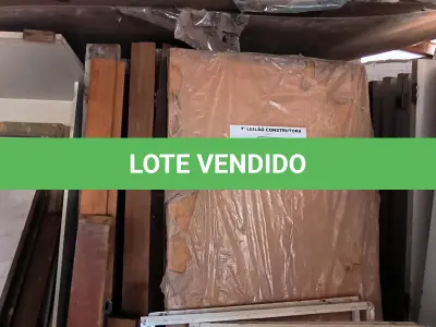 LOTE 032 - 01 LOTE COM PORTAS DE MADEIRA E PORTAIS (NO ESTADO, NÃO SABEMOS SE FUNCIONA. LEILÃO NÃO TEM GARANTIA E NEM DEVOLUÇÃO).