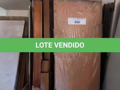 LOTE 032 - 01 LOTE COM PORTAS DE MADEIRA E PORTAIS (NO ESTADO, NÃO SABEMOS SE FUNCIONA. LEILÃO NÃO TEM GARANTIA E NEM DEVOLUÇÃO).