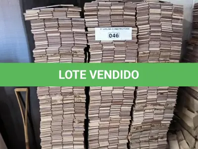 LOTE 046 - 01 LOTE COM PASTILHAS 10CMX10CM NA COR BEGE (NO ESTADO, NÃO SABEMOS SE FUNCIONA. LEILÃO NÃO TEM GARANTIA E NEM DEVOLUÇÃO)