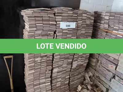 LOTE 046 - 01 LOTE COM PASTILHAS 10CMX10CM NA COR BEGE (NO ESTADO, NÃO SABEMOS SE FUNCIONA. LEILÃO NÃO TEM GARANTIA E NEM DEVOLUÇÃO)