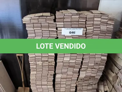 LOTE 046 - 01 LOTE COM PASTILHAS 10CMX10CM NA COR BEGE (NO ESTADO, NÃO SABEMOS SE FUNCIONA. LEILÃO NÃO TEM GARANTIA E NEM DEVOLUÇÃO)