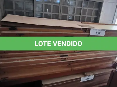 LOTE 035 - 01 LOTE COM PORTAS EM MADEIRA E FORMICAS (NO ESTADO, NÃO SABEMOS SE FUNCIONA. LEILÃO NÃO TEM GARANTIA E NEM DEVOLUÇÃO).
