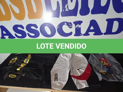 LOTE 057 - 01 LOTE COM APROXIMADAMENTE 12 PEÇAS DE ROUPAS.(NO ESTADO, NÃO SABEMOS SE FUNCIONA. LEILÃO NÃO TEM GARANTIA E NEM DEVOLUÇÃO, SUJEITO A POSSÍVEIS AVARIAS VISÍVEIS/OCULTAS E/OU AUSÊNCIA DE COMPONENTES)