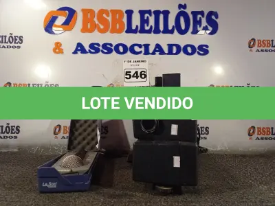 LOTE 546 - 01 PROJETOR E 01 MICROFONE. (NO ESTADO) ATENÇÃO! FAZER A VISITAÇÃO ANTES DE ARREMATAR, NÃO SABEMOS SE FUNCIONA. LEILÃO NÃO TEM GARANTIA E NEM DEVOLUÇÃO, SUJEITO A POSSÍVEIS AVARIAS VISÍVEIS/OCULTAS E/OU AUSÊNCIA DE COMPONENTES.