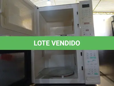 LOTE 514 - 02 MICRO-ONDAS MARCAS E MODELOS DIVERSOS. (NO ESTADO) ATENÇÃO! FAZER A VISITAÇÃO ANTES DE ARREMATAR, NÃO SABEMOS SE FUNCIONA. LEILÃO NÃO TEM GARANTIA E NEM DEVOLUÇÃO, SUJEITO A POSSÍVEIS AVARIAS VISÍVEIS/OCULTAS E/OU AUSÊNCIA DE COMPONENTES.