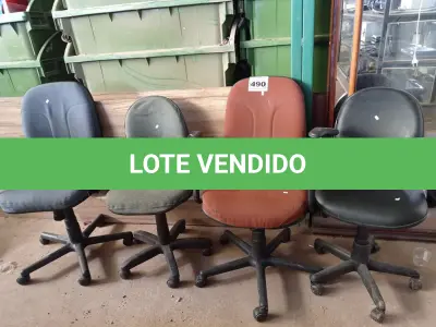LOTE 490 - 04 CADEIRAS DE ESCRITÓRIO MARCAS E MODELOS DIVERSOS. (NO ESTADO) ATENÇÃO! FAZER A VISITAÇÃO ANTES DE ARREMATAR, NÃO SABEMOS SE FUNCIONA. LEILÃO NÃO TEM GARANTIA E NEM DEVOLUÇÃO, SUJEITO A POSSÍVEIS AVARIAS VISÍVEIS/OCULTAS E/OU AUSÊNCIA DE COMPONENTES.