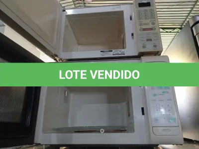 LOTE 514 - 02 MICRO-ONDAS MARCAS E MODELOS DIVERSOS. (NO ESTADO) ATENÇÃO! FAZER A VISITAÇÃO ANTES DE ARREMATAR, NÃO SABEMOS SE FUNCIONA. LEILÃO NÃO TEM GARANTIA E NEM DEVOLUÇÃO, SUJEITO A POSSÍVEIS AVARIAS VISÍVEIS/OCULTAS E/OU AUSÊNCIA DE COMPONENTES.