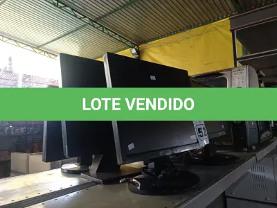 LOTE 512 - 06 MONITORES MARCAS E MODELOS DIVERSOS. (NO ESTADO) ATENÇÃO! FAZER A VISITAÇÃO ANTES DE ARREMATAR, NÃO SABEMOS SE FUNCIONA. LEILÃO NÃO TEM GARANTIA E NEM DEVOLUÇÃO, SUJEITO A POSSÍVEIS AVARIAS VISÍVEIS/OCULTAS E/OU AUSÊNCIA DE COMPONENTES.