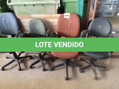 LOTE 490 - 04 CADEIRAS DE ESCRITÓRIO MARCAS E MODELOS DIVERSOS. (NO ESTADO) ATENÇÃO! FAZER A VISITAÇÃO ANTES DE ARREMATAR, NÃO SABEMOS SE FUNCIONA. LEILÃO NÃO TEM GARANTIA E NEM DEVOLUÇÃO, SUJEITO A POSSÍVEIS AVARIAS VISÍVEIS/OCULTAS E/OU AUSÊNCIA DE COMPONENTES.