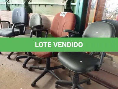 LOTE 490 - 04 CADEIRAS DE ESCRITÓRIO MARCAS E MODELOS DIVERSOS. (NO ESTADO) ATENÇÃO! FAZER A VISITAÇÃO ANTES DE ARREMATAR, NÃO SABEMOS SE FUNCIONA. LEILÃO NÃO TEM GARANTIA E NEM DEVOLUÇÃO, SUJEITO A POSSÍVEIS AVARIAS VISÍVEIS/OCULTAS E/OU AUSÊNCIA DE COMPONENTES.