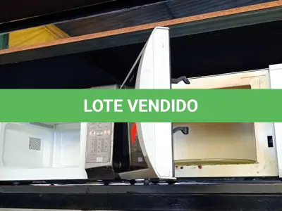 LOTE 498 - 02 MICRO-ONDAS MARCAS E MODELOS DIVERSOS. (NO ESTADO) ATENÇÃO! FAZER A VISITAÇÃO ANTES DE ARREMATAR, NÃO SABEMOS SE FUNCIONA. LEILÃO NÃO TEM GARANTIA E NEM DEVOLUÇÃO, SUJEITO A POSSÍVEIS AVARIAS VISÍVEIS/OCULTAS E/OU AUSÊNCIA DE COMPONENTES.